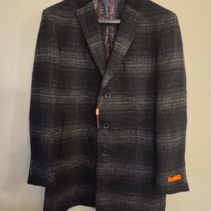 Tallia mens Plaid Wool Blend Overcoat With Patterened Linin.